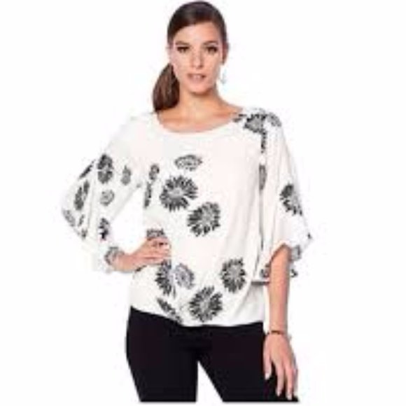 Vince Camuto Tops - HOST PICK! Vince Cumuto women's pink floral twist top